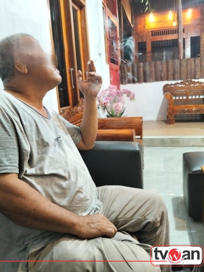 Foto: Oknum inisial Kasno diduga yang mengkondisikan sejumlah Wartawan.